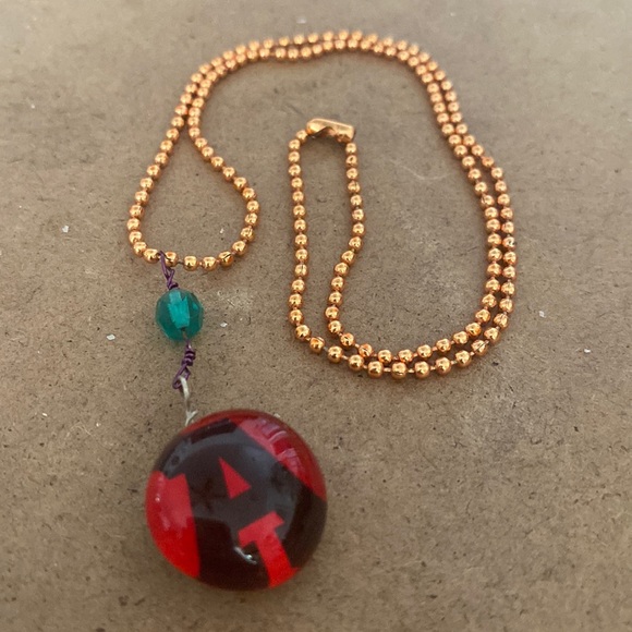 Handmade rose gold necklace with letter A charm in resin. - Picture 1 of 4